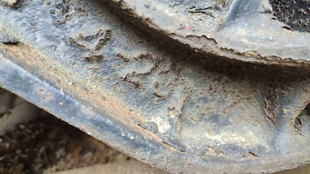 close up of the cars build date cast on the truck
